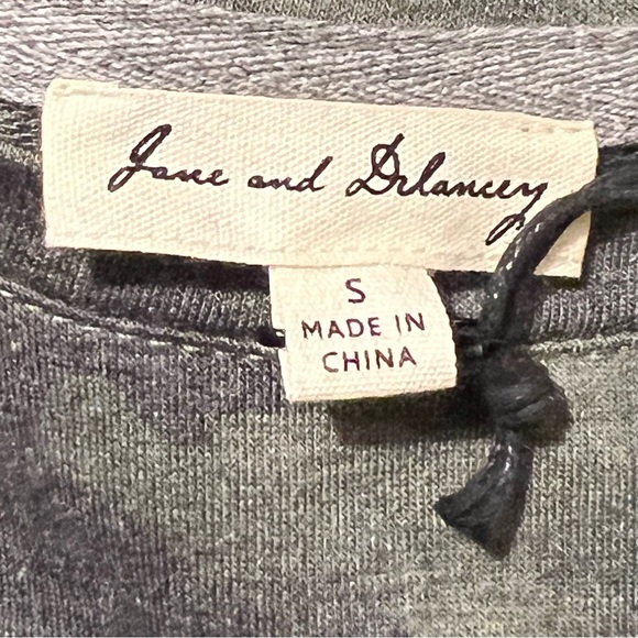 Jane and Delancey - size small - Camo Long Sleeve Top - NWT - Picture 11 of 11